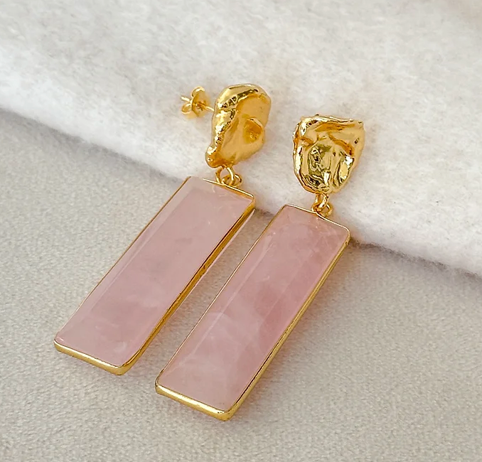 Rose Quarts Bar Earring